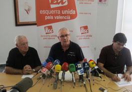En la foto Cayo Lara, José A. Fernández, coordinador local de Alicante y Miguel A. Pavón, concejal de EU en el ayuntamiento de Alicante En la foto Cayo Lara, José A. Fernández, coordinador local de Alicante y Miguel A. Pavón, concejal de EU en el ayuntamiento de Alicante
